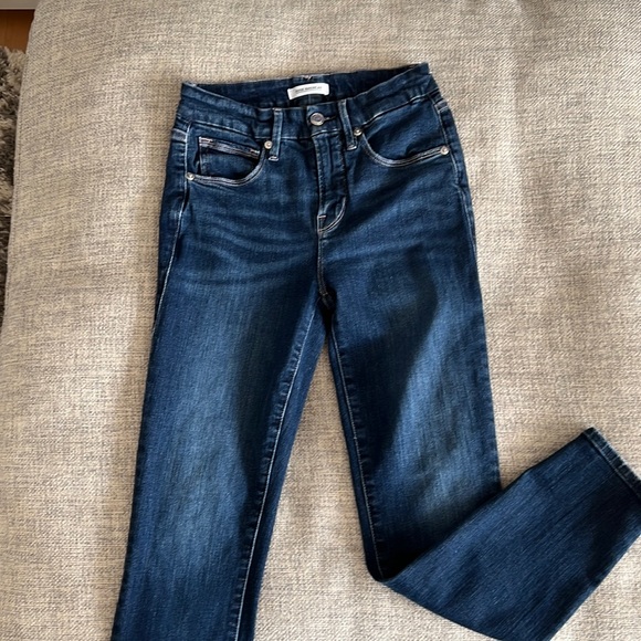 Good American Good Legs Crop - Picture 1 of 6